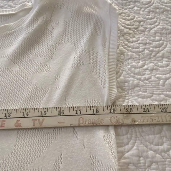 Liz Claiborne Knit Top White Very Sheer Cap Sleeve Size Large - Picture 10 of 11